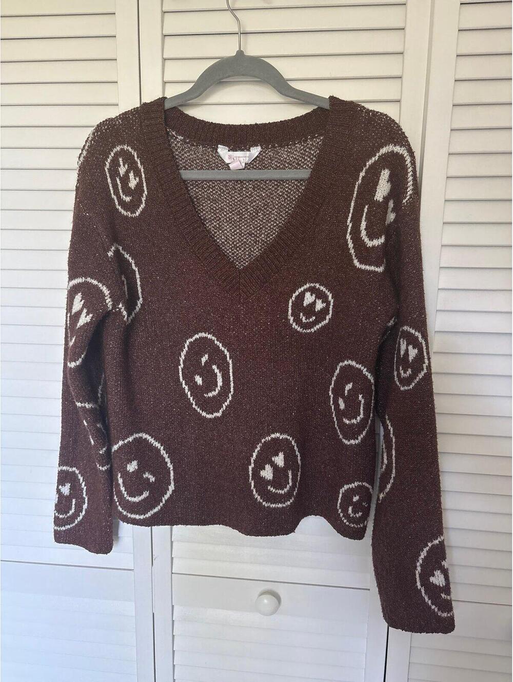No Boundaries Cropped V Neck Smiley Face Sweater